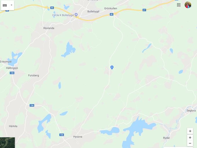 Här finns vi, den lilla blåa pricken i mitten! 😀
Mitt emellan Bollebygd och Hyssna. 50 km från Göteborg. 30 km från Borås.